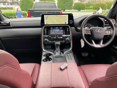 2022 LEXUS LX600