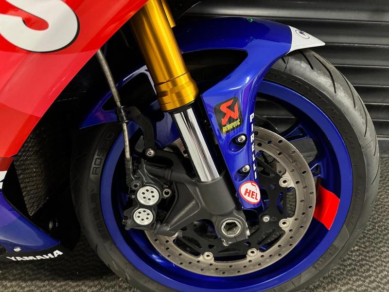 2019 YAMAHA R1