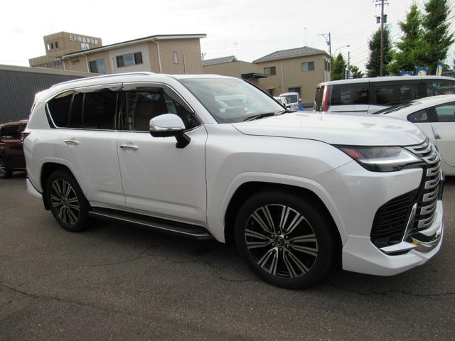 2023 LEXUS LX600