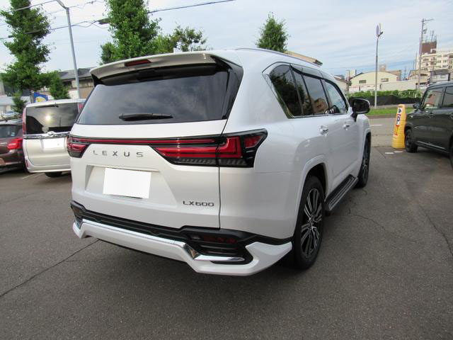 2023 LEXUS LX600