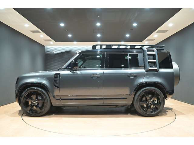 2022 Land Rover Defender 110X-Dynamic SE D300