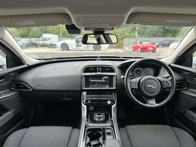 2018 Jaguar XE 20t Prestige