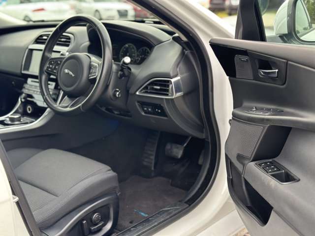 2018 Jaguar XE 20t Prestige