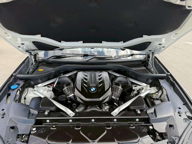 2020 BMW X5 M50i