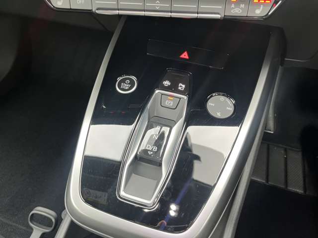 2022 AUDi Q4 e-tron 40 Advance