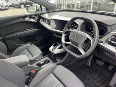 2022 AUDi Q4 e-tron 40 Advance