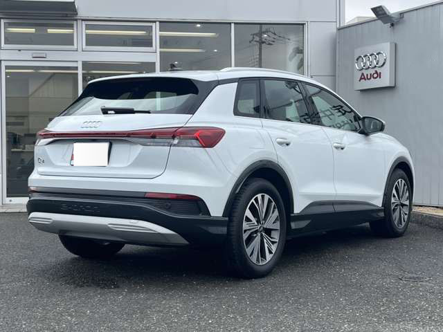 2022 AUDi Q4 e-tron 40 Advance