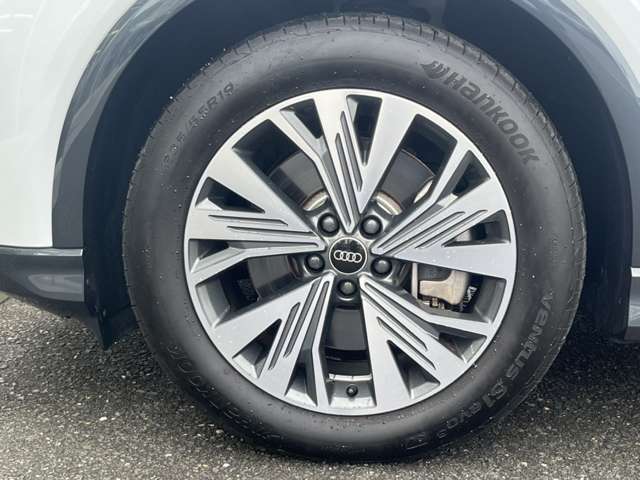 2022 AUDi Q4 e-tron 40 Advance