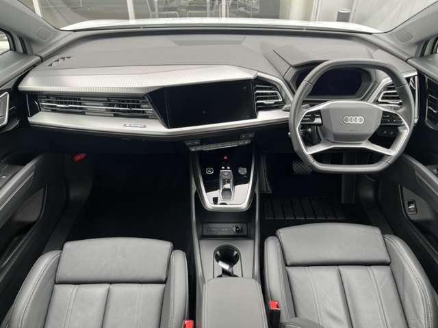 2022 AUDi Q4 e-tron 40 Advance