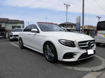 2019 MERCEDES BENZ E200 AVANTGARDE AMG LINE