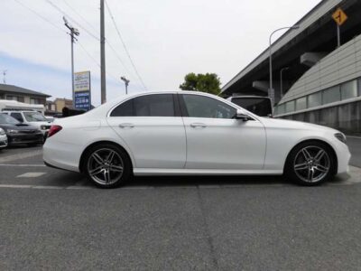 2019 MERCEDES BENZ E200 AVANTGARDE AMG LINE