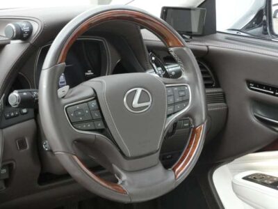 2018 LEXUS LS500h Executive