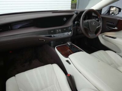 2018 LEXUS LS500h Executive