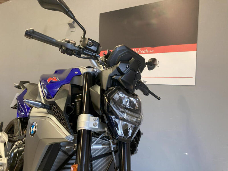 2021 BMW F900 R SE