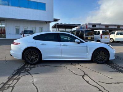 2018 Porsche Panamera 4