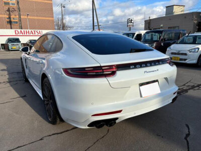 2018 Porsche Panamera 4
