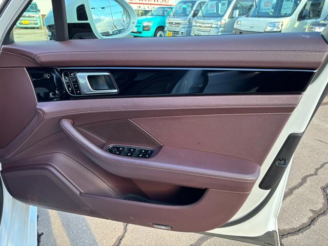 2018 Porsche Panamera 4
