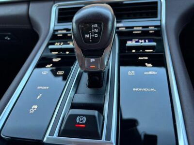 2018 Porsche Panamera 4