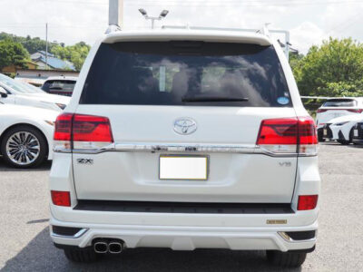 2018 Toyota Land Cruiser ZX LC200
