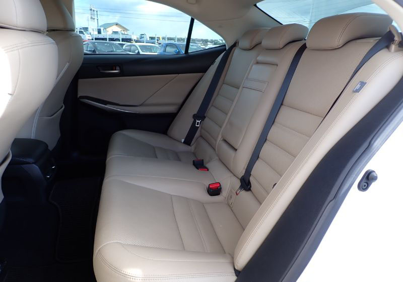 2018 LEXUS IS300h