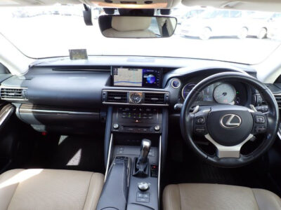 2018 LEXUS IS300h