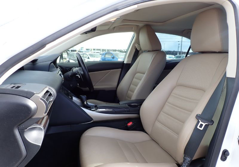 2018 LEXUS IS300h
