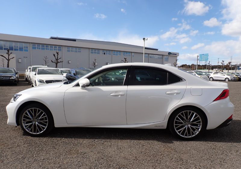 2018 LEXUS IS300h