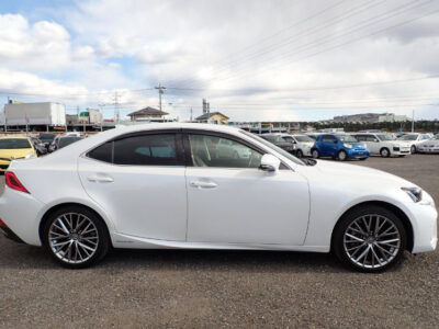 2018 LEXUS IS300h