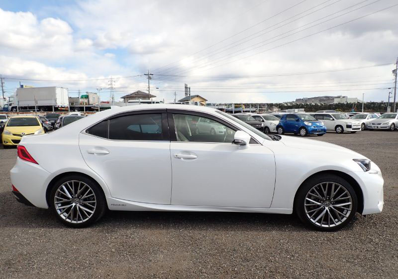 2018 LEXUS IS300h