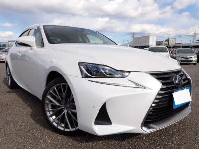 2018 LEXUS IS300h
