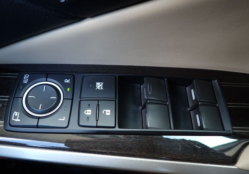 2018 LEXUS IS300h