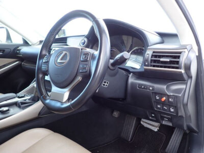 2018 LEXUS IS300h