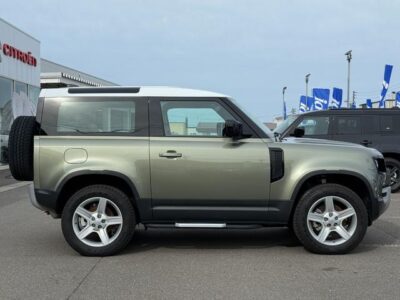 2023 Land Rover Defender 90SE P300