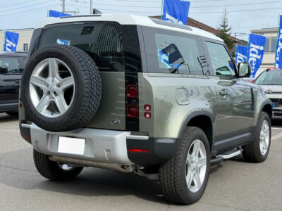 2023 Land Rover Defender 90SE P300