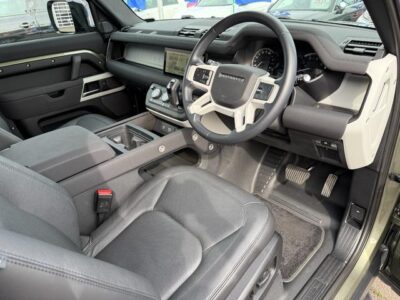 2023 Land Rover Defender 90SE P300