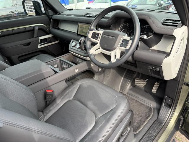 2023 Land Rover Defender 90SE P300