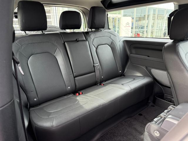2023 Land Rover Defender 90SE P300