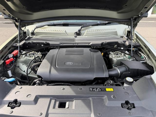 2023 Land Rover Defender 90SE P300