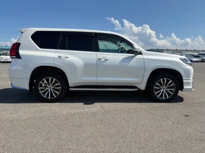2020 Toyota Land Cruiser Prado TZ-G
