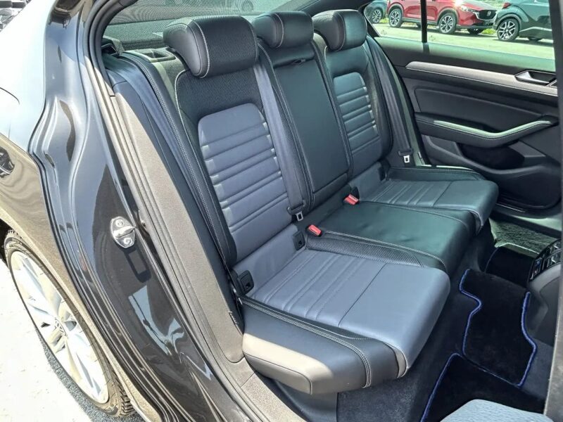 2019 Volkswagen Passat 2.0TSI R-Line