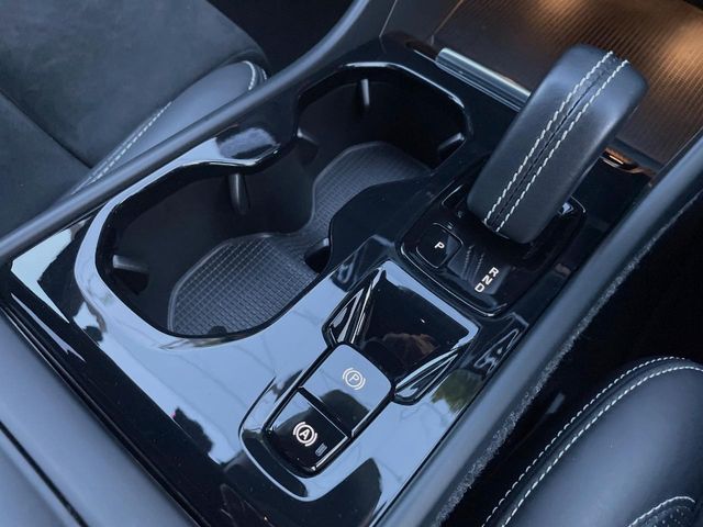2018 VOLVO XC40 T4 AWD R-Design