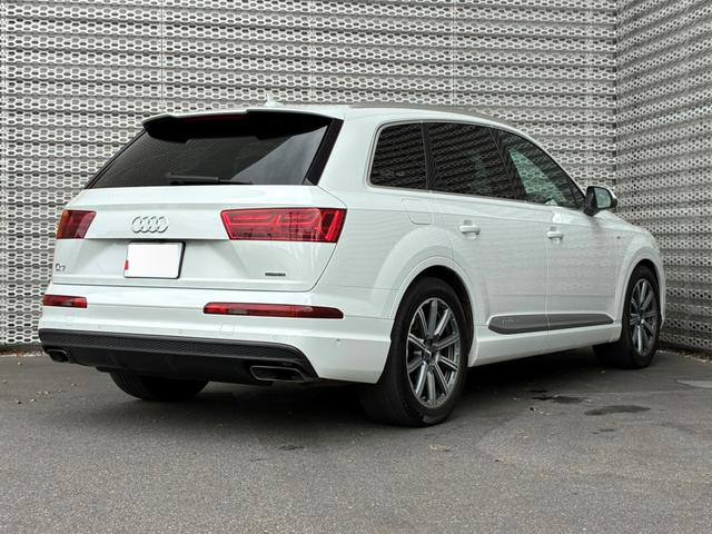 2018 AUDi Q7 55TFSI QUATTRO S-LINE