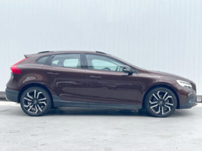 2019 VOLVO V40 CROSS COUNTRY T5 AWD TUCK EDITION