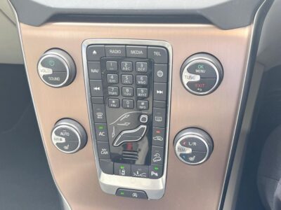 2019 VOLVO V40 CROSS COUNTRY T5 AWD TUCK EDITION