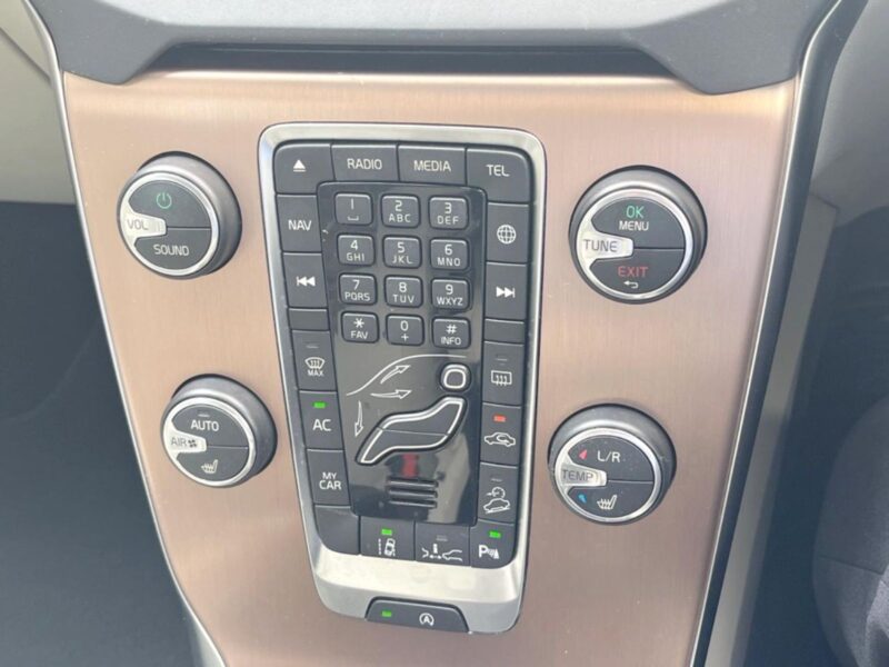 2019 VOLVO V40 CROSS COUNTRY T5 AWD TUCK EDITION
