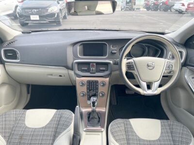 2019 VOLVO V40 CROSS COUNTRY T5 AWD TUCK EDITION