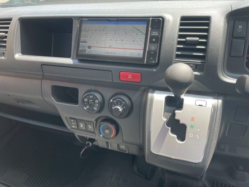 2019 Toyota Hiace Commuter 2.7 DX 4WD Super Long
