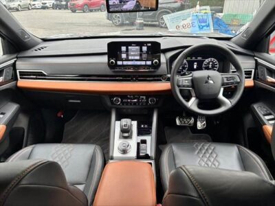 2022 Mitsubishi Outlander PHEV P