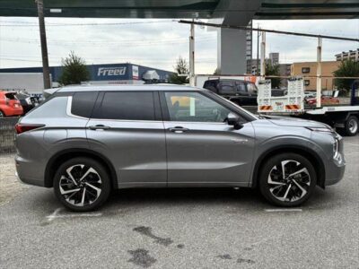 2022 Mitsubishi Outlander PHEV P