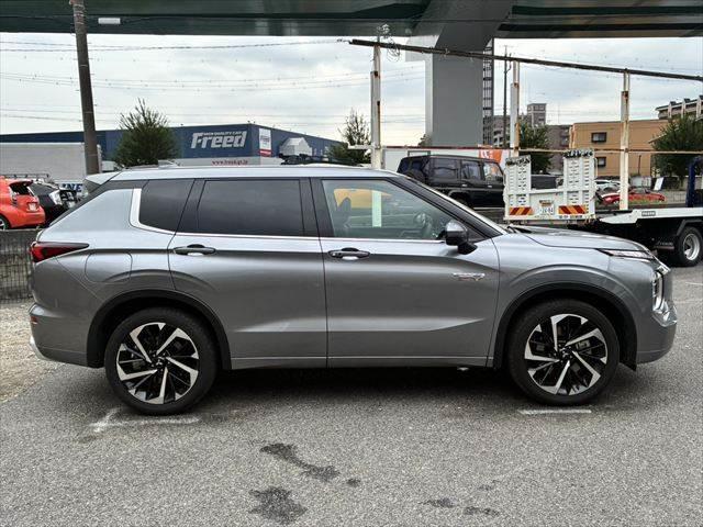 2022 Mitsubishi Outlander PHEV P